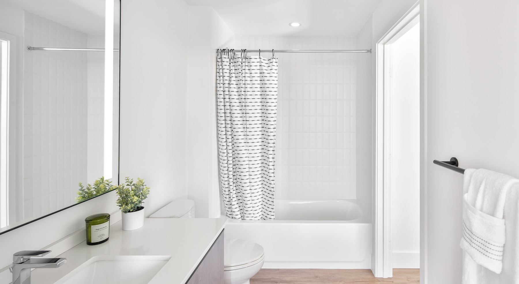 bathroom with ample lighting